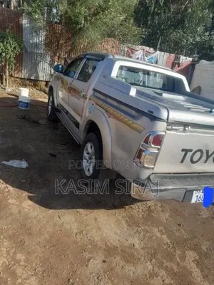 Toyota Hilux 2.5 D-4D 4X4 SRX 2012 Silver