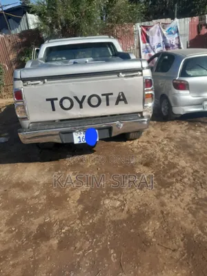 Toyota Hilux 2.5 D-4D 4X4 SRX 2012 Silver