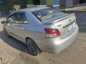 Toyota Yaris 2011 Silver