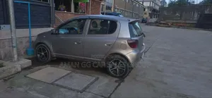 Toyota Vitz 2001 Gray