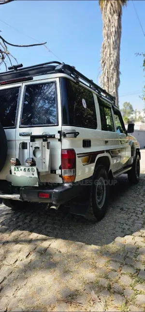 Toyota Land Cruiser 2014 Ivory