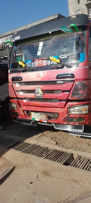 Photo - Dump Truck 2016 Model