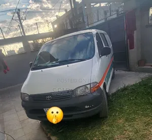 Photo - Toyota HiAce 2003 White