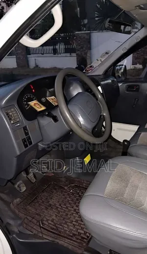 Toyota HiAce 2002 White