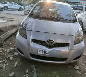 Photo - Toyota Yaris 2008 Silver
