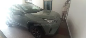 Photo - Toyota RAV4 2021 Beige