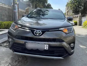 Photo - Toyota RAV4 2017 Beige