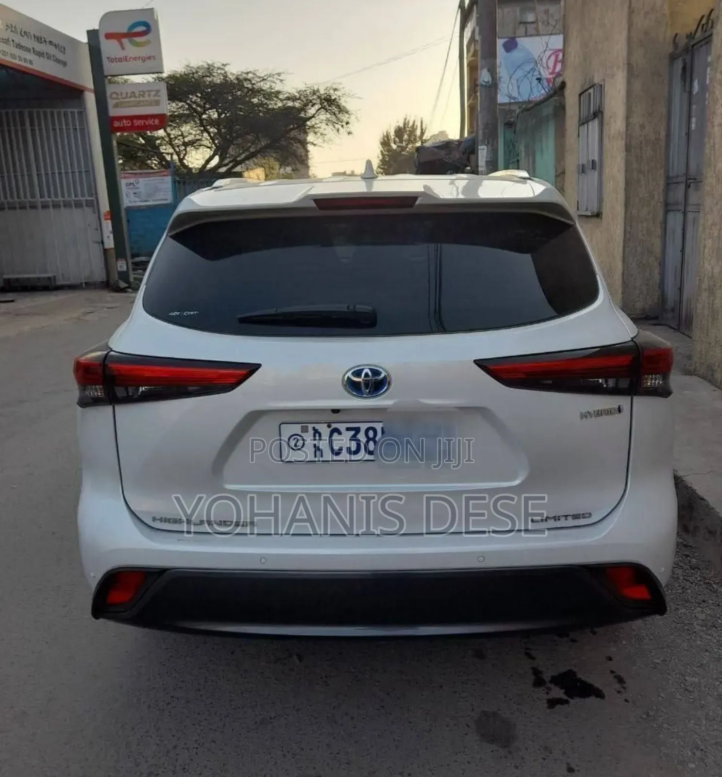 Toyota Highlander Hybrid 2023 Beige