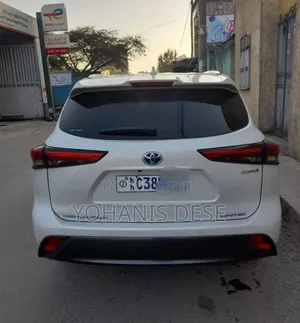 Toyota Highlander Hybrid 2023 Beige