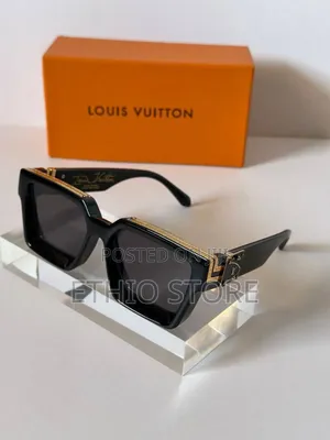 Photo - Lv Sunglass in Black