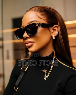 Lv Sunglass in Black