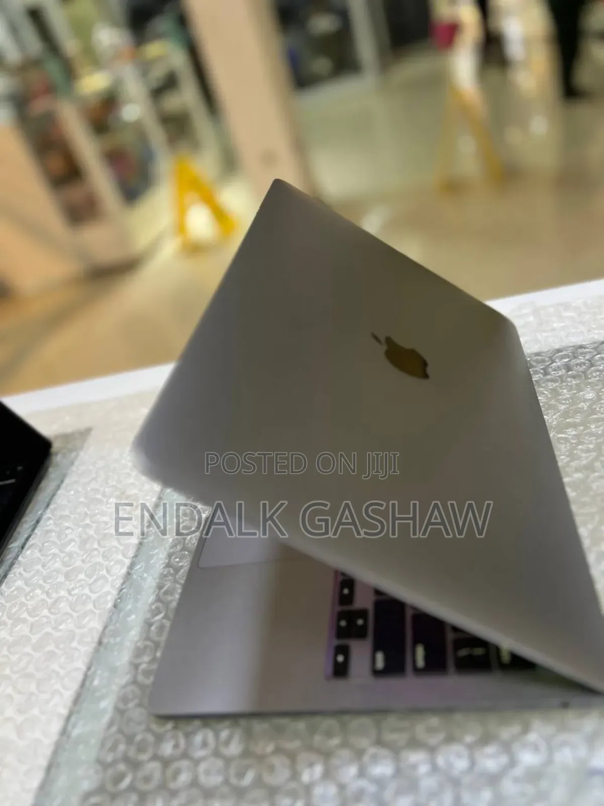 New Laptop Apple MacBook Pro 2020 M1 8GB Apple M1 SSD 256GB