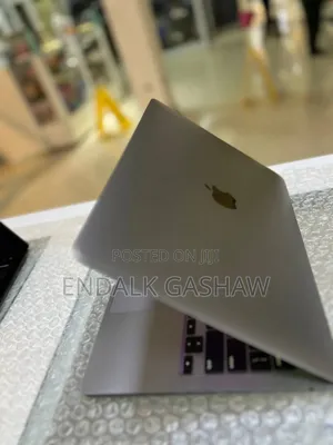 New Laptop Apple MacBook Pro 2020 M1 8GB Apple M1 SSD 256GB