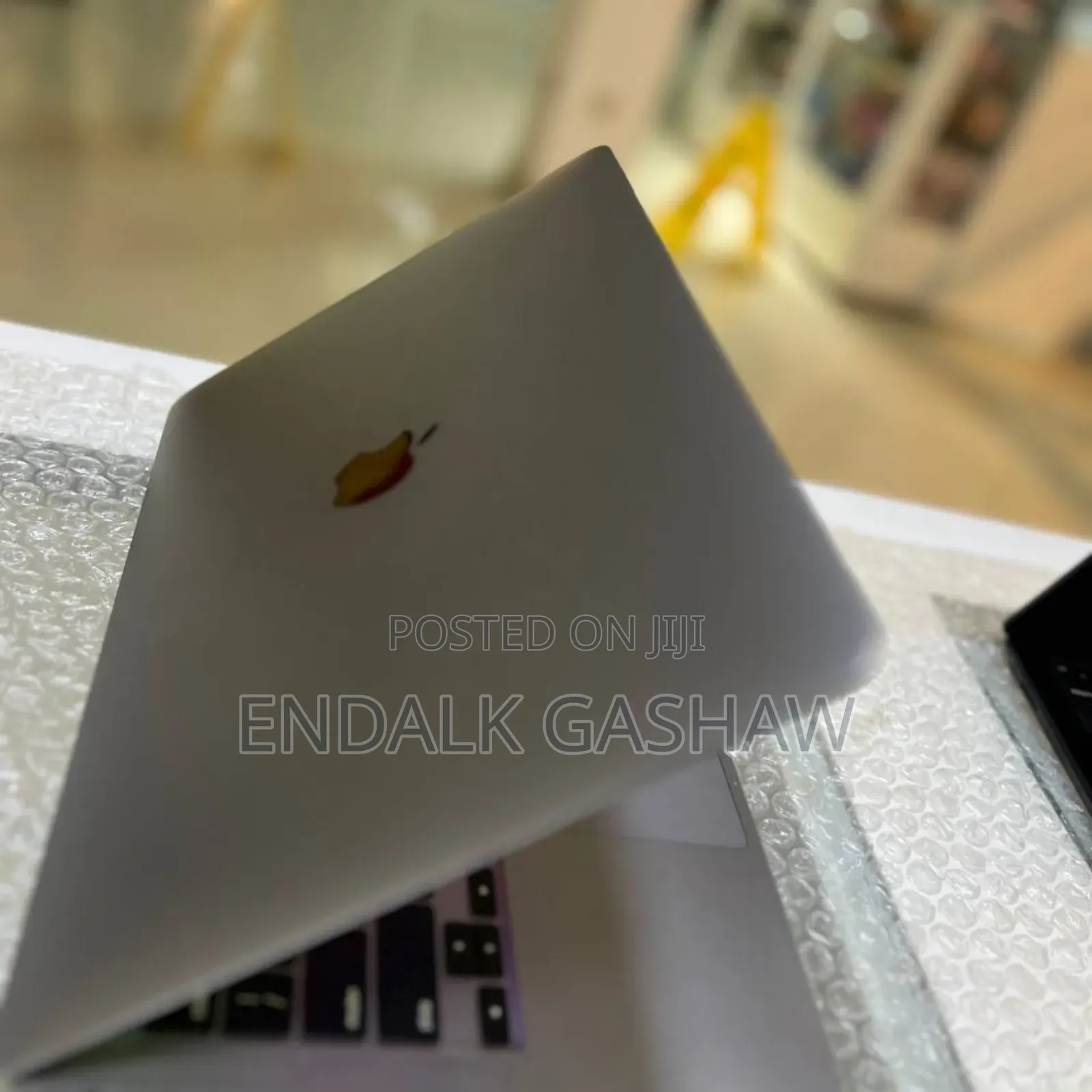 New Laptop Apple MacBook Pro 2020 M1 8GB Apple M1 SSD 256GB
