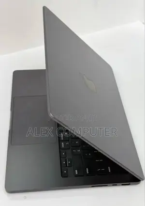 New Laptop Apple MacBook Pro 18GB Apple M3 Pro SSD 1T