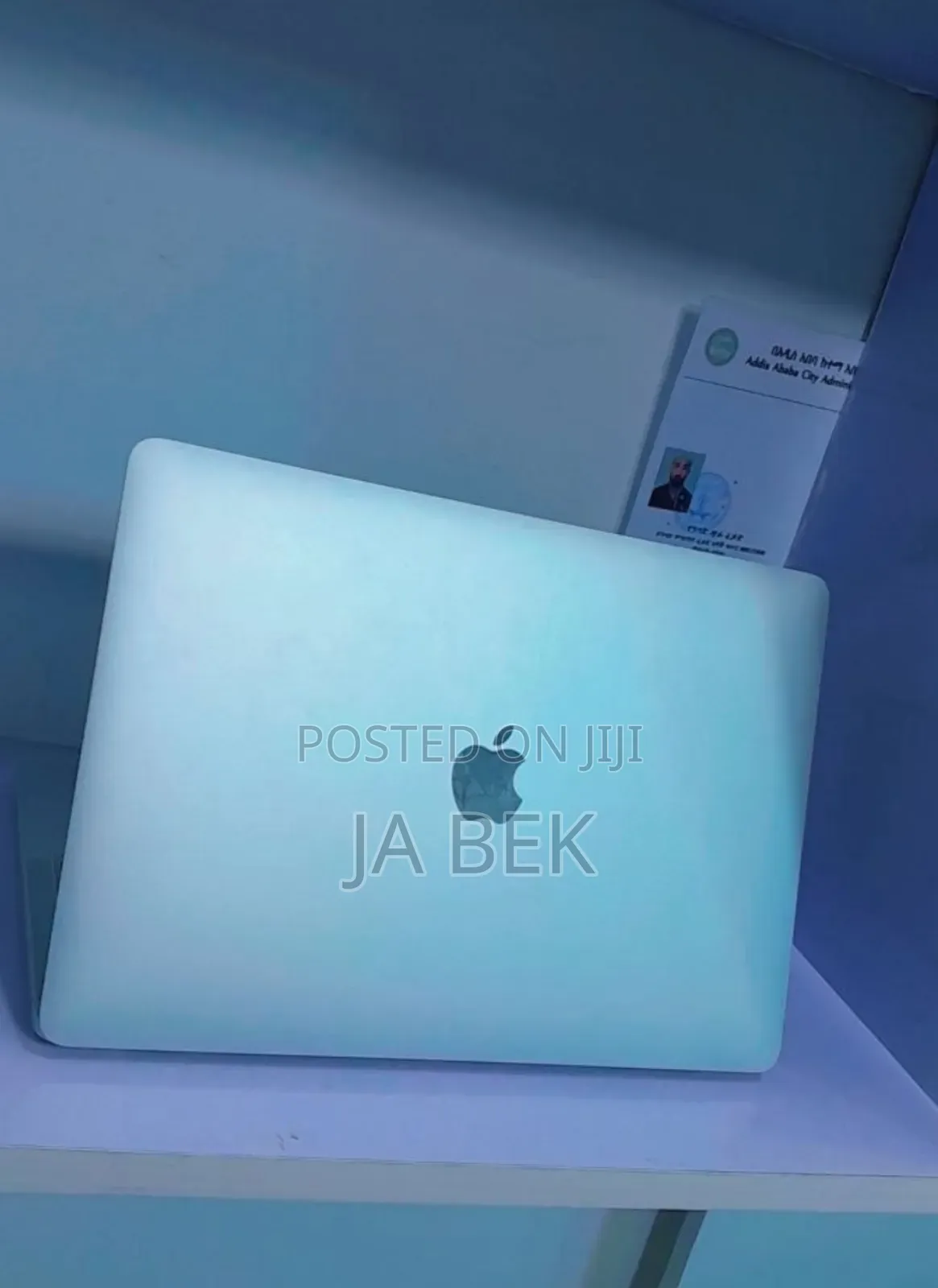 New Laptop Apple MacBook Pro 2022 M2 8GB Apple M2 SSD 256GB