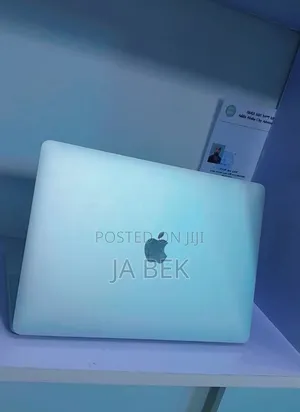 New Laptop Apple MacBook Pro 2022 M2 8GB Apple M2 SSD 256GB