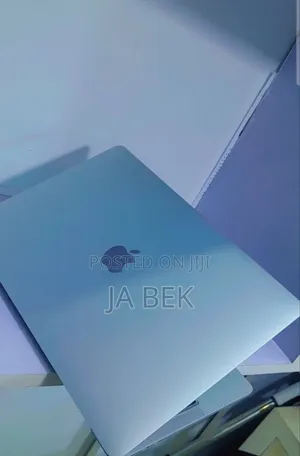 New Laptop Apple MacBook Pro 2022 M2 8GB Apple M2 SSD 256GB