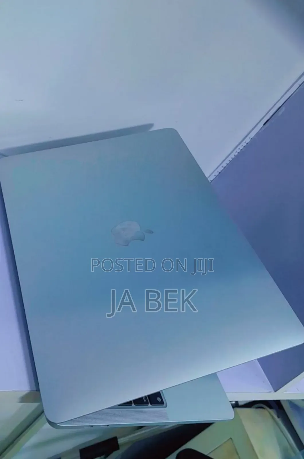 New Laptop Apple MacBook Pro 2022 M2 8GB Apple M2 SSD 256GB