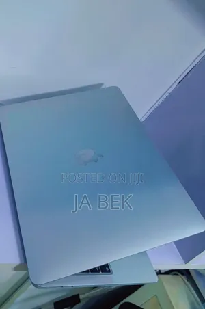 New Laptop Apple MacBook Pro 2022 M2 8GB Apple M2 SSD 256GB