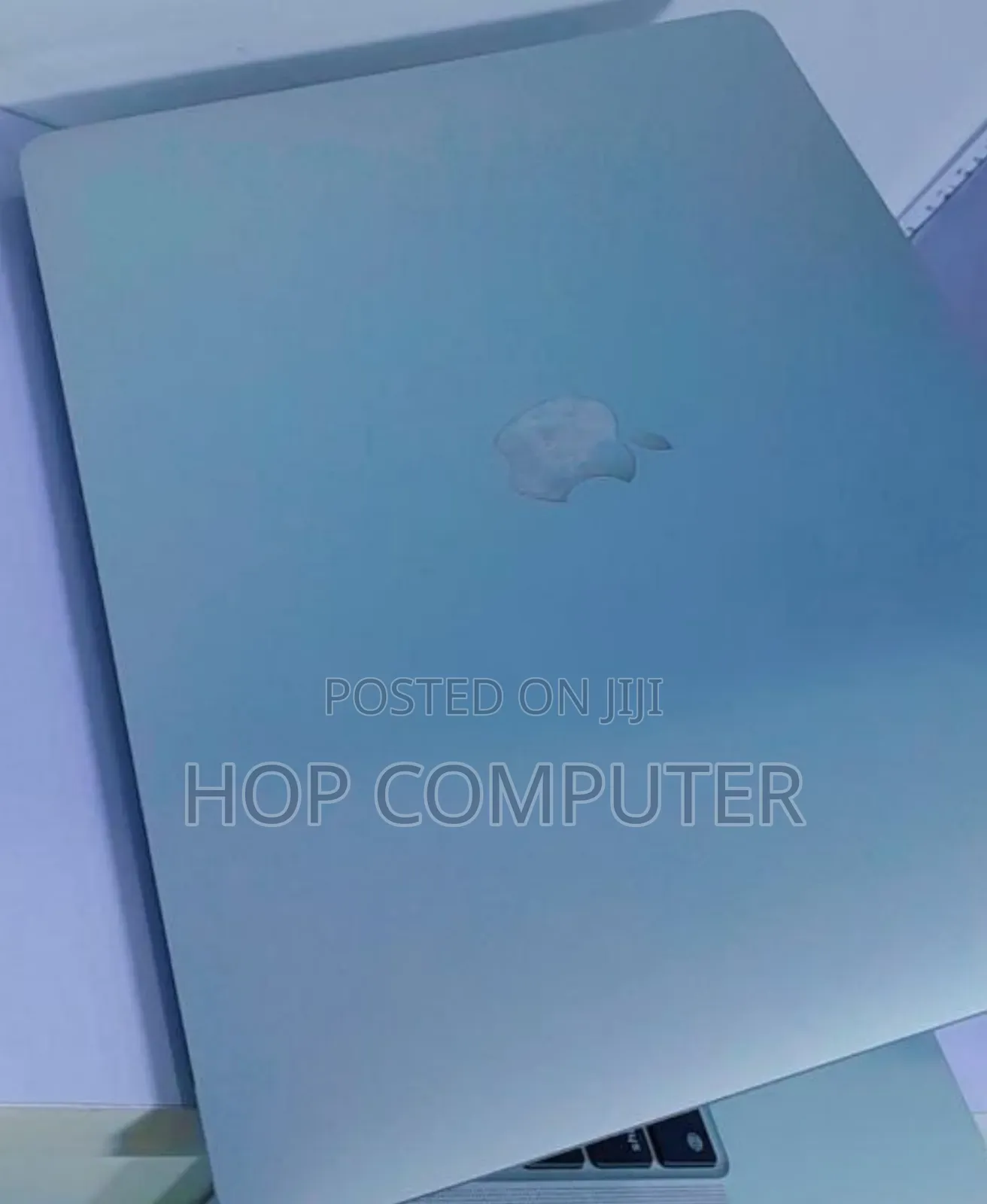 New Laptop Apple MacBook Pro 2022 M2 8GB Apple M2 SSD 256GB