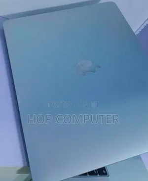 New Laptop Apple MacBook Pro 2022 M2 8GB Apple M2 SSD 256GB