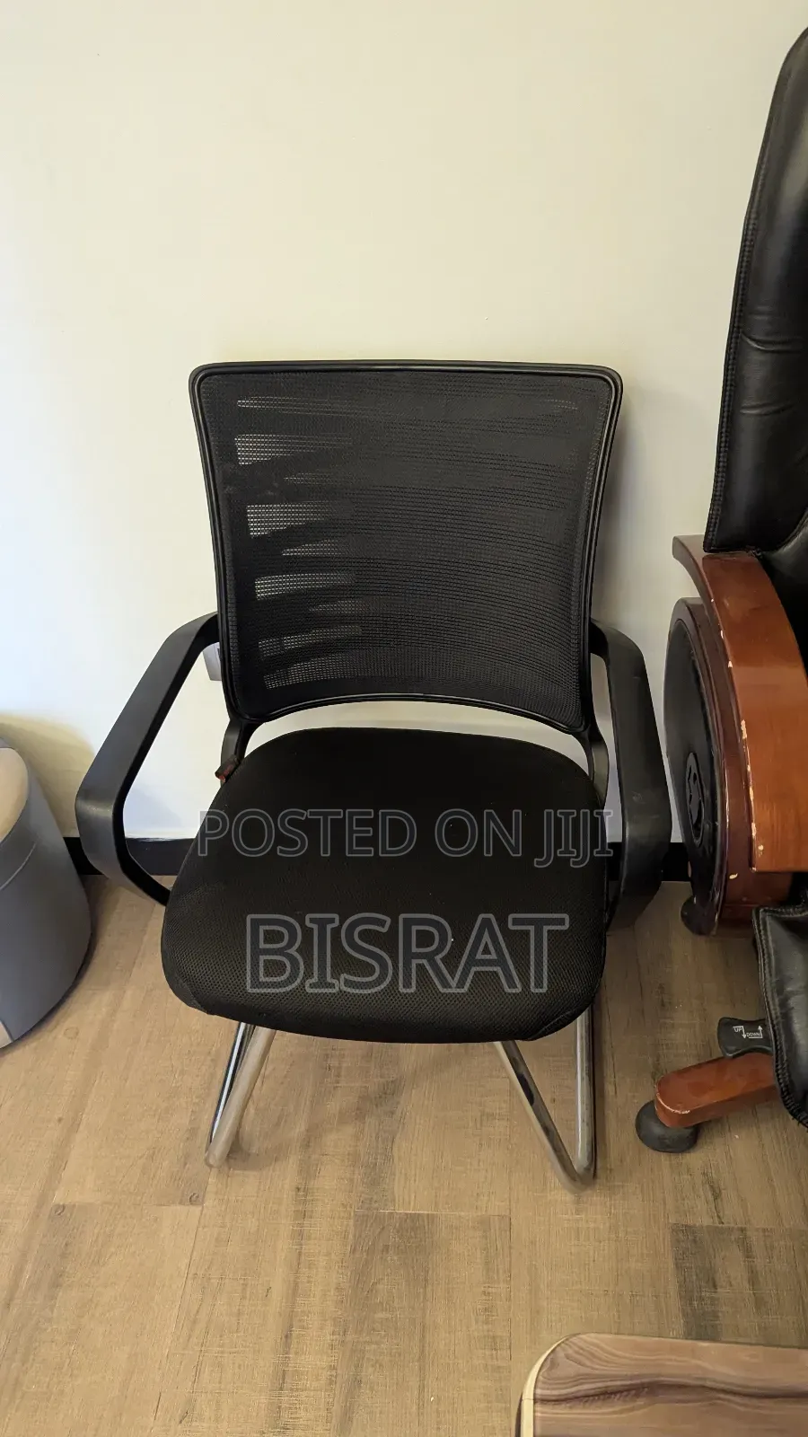 Managerial Chair and Client Chairs