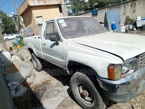 Toyota Hilux 1992 White