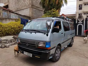 Photo - Toyota HiAce 2003 Blue