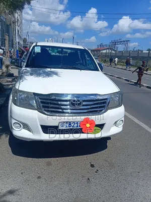 Photo - Toyota Hilux 2015 White