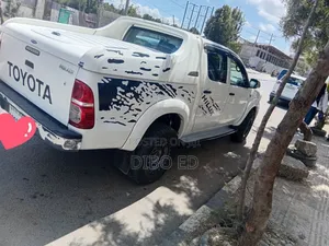 Toyota Hilux 2015 White