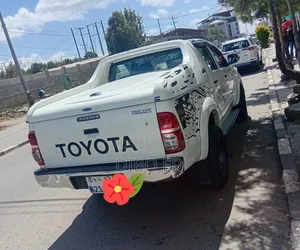 Toyota Hilux 2015 White