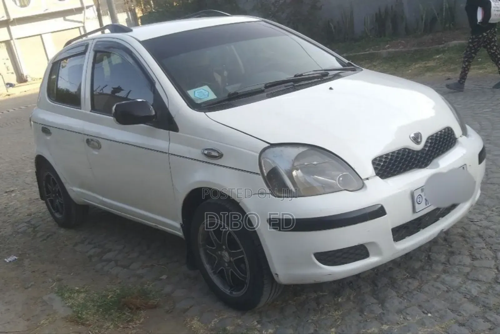 Toyota Vitz 2004 White