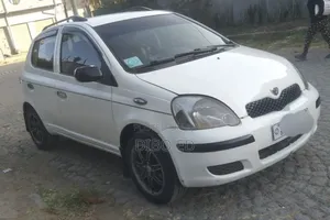 Toyota Vitz 2004 White