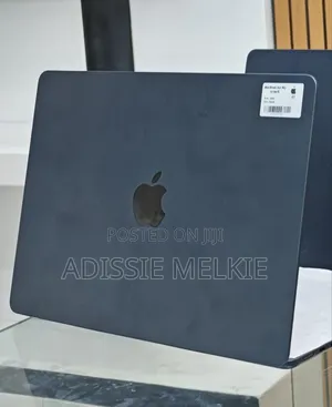 New Laptop Apple MacBook Air 2025 M4 13-Inch 16GB Apple M4 SSD 256GB