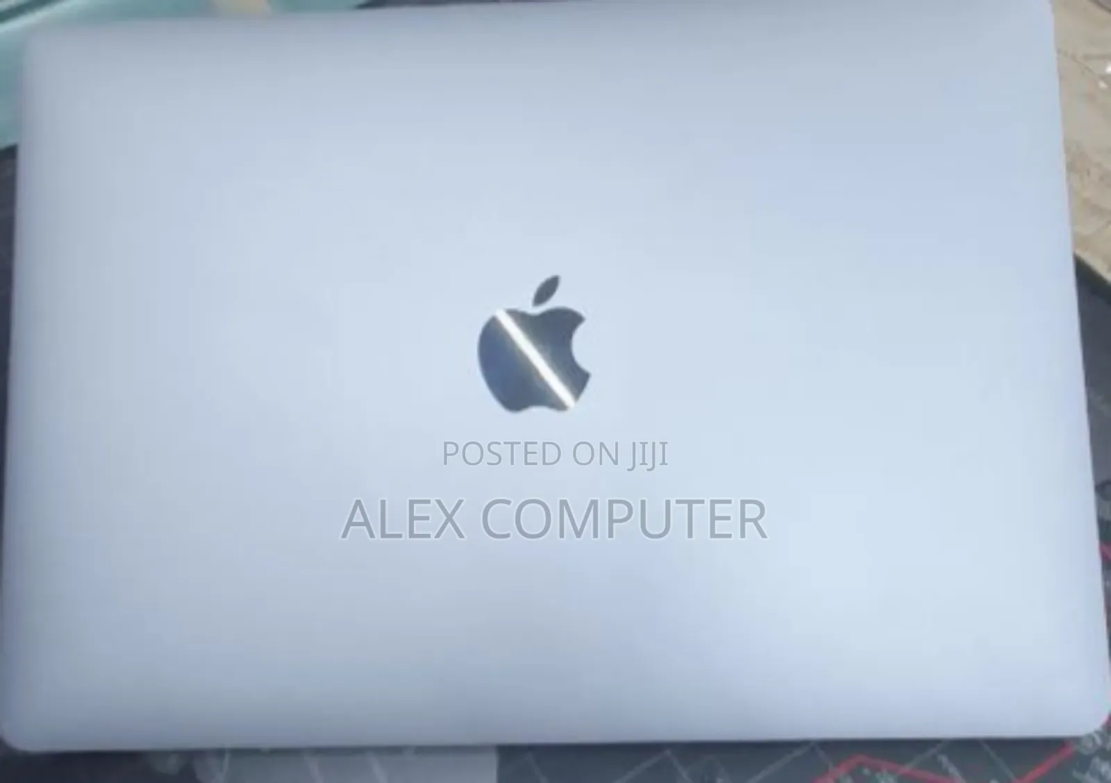 New Laptop Apple MacBook Pro 2022 M2 8GB Apple M2 SSD 256GB