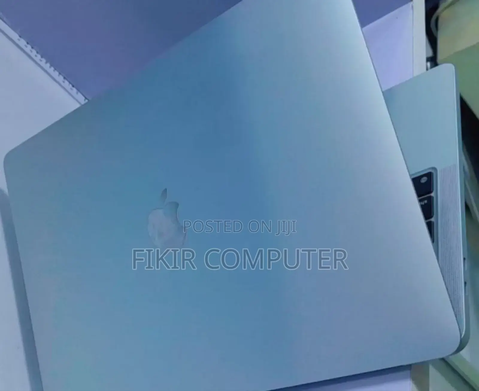 New Laptop Apple MacBook Pro 2022 M2 8GB Apple M2 SSD 256GB