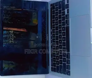 New Laptop Apple MacBook Pro 2022 M2 8GB Apple M2 SSD 256GB