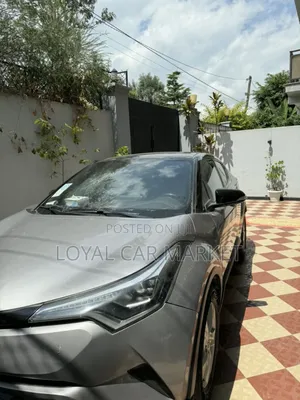 Photo - Toyota C-HR 2020 Gray