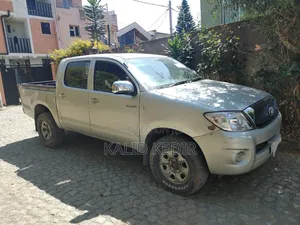 Toyota Hilux 2009 Silver
