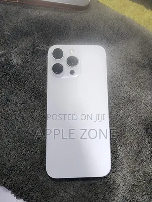 Photo - Apple iPhone 16 Pro Max 256 GB Silver