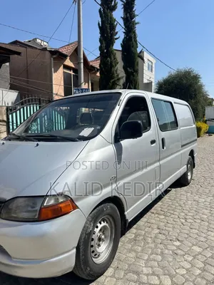 Photo - Toyota HiAce 2006 Silver