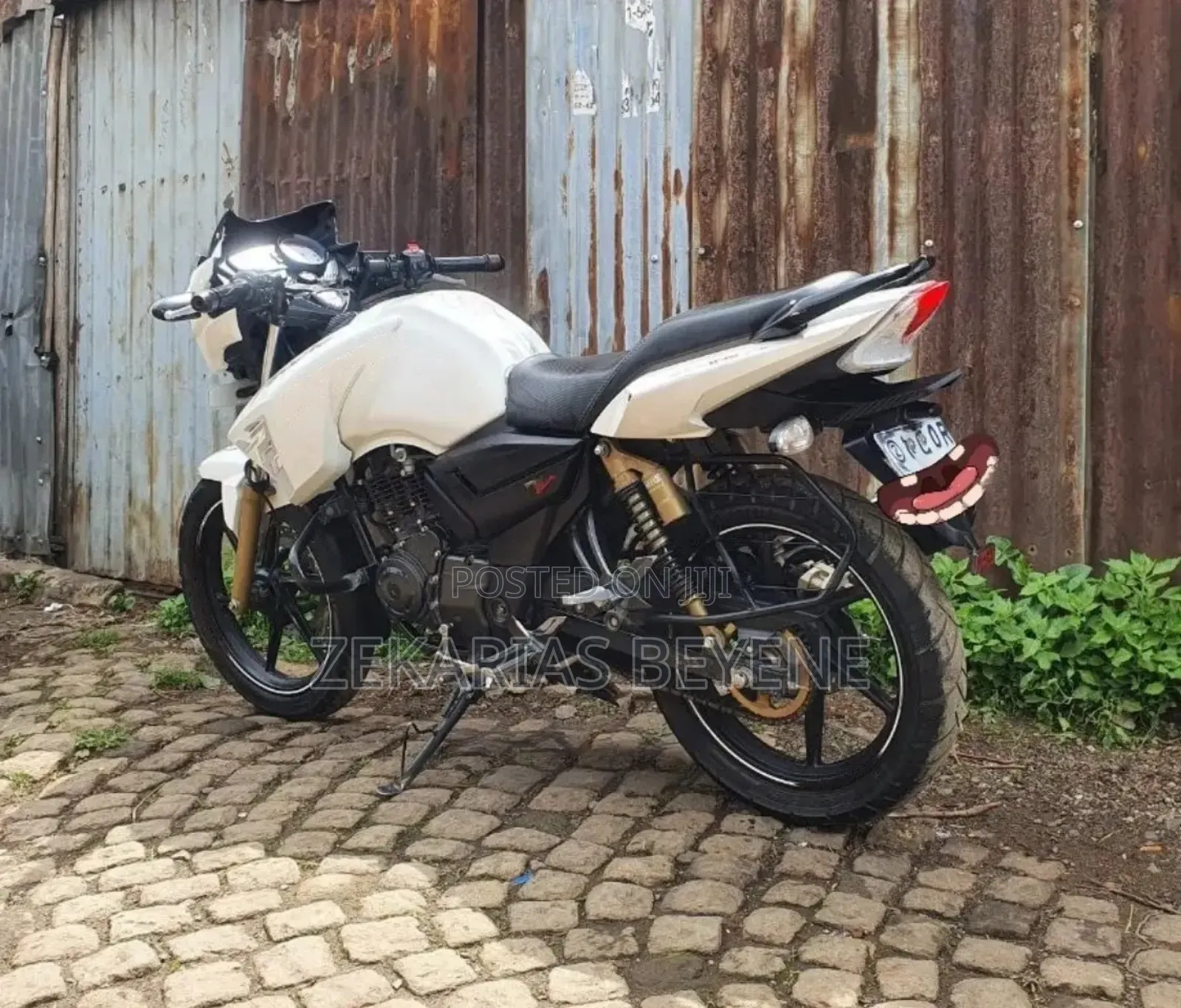 TVS Apache 180 RTR 2014 White