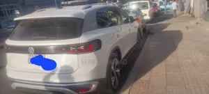 Volkswagen ID.6 2023 White