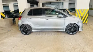Photo - Toyota Yaris 2009 Silver