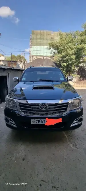 Toyota Hilux 2014 Black