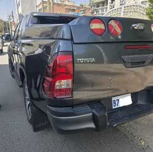 Toyota Hilux 2020 Gray