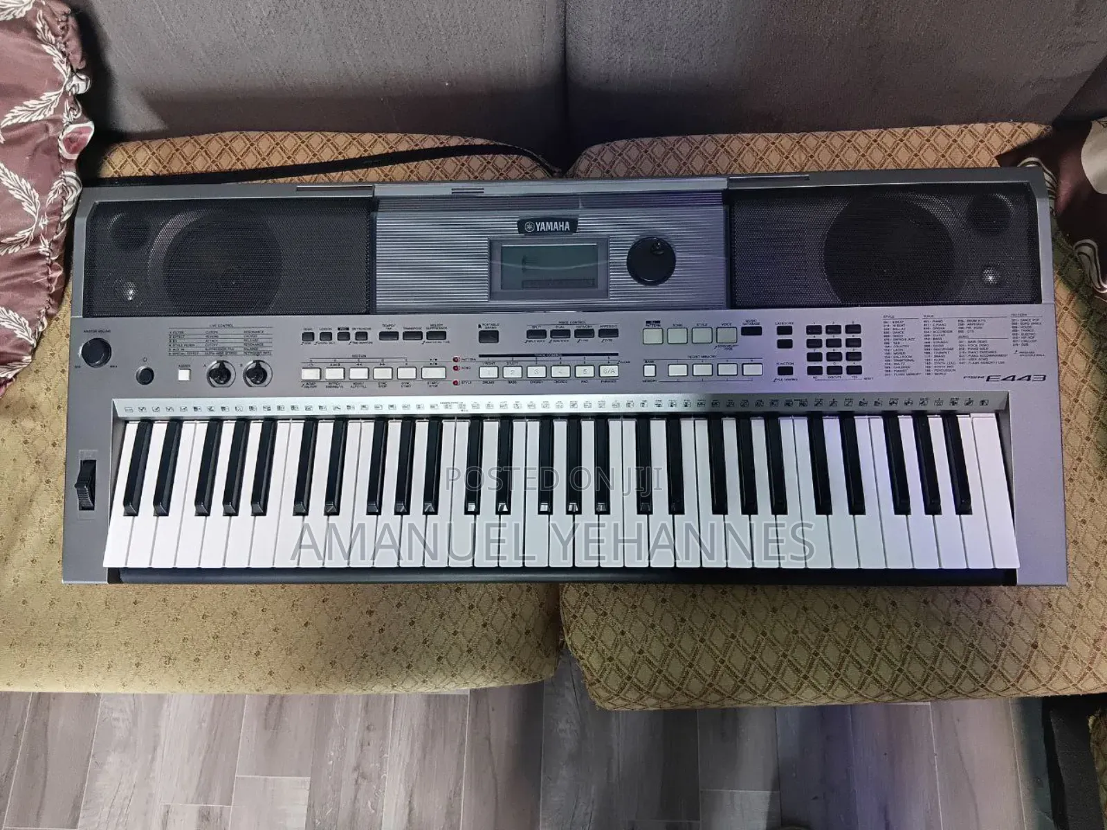 Yamaha PSR E443 Keyboard Piano