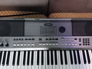 Yamaha PSR E443 Keyboard Piano