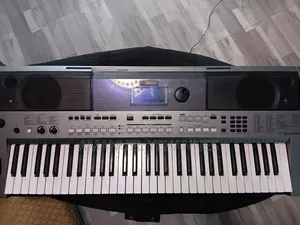 Yamaha PSR E443 Keyboard Piano